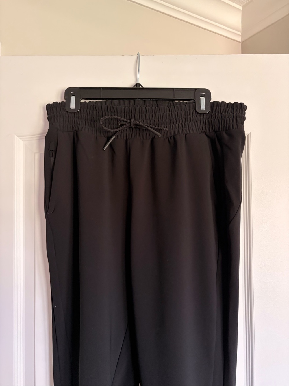Athleta Metropolis Straight Leg Pants Black Size 6 Ankle Zip - Picture 3 of 6